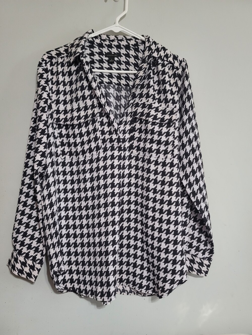 Ann Tayler Black & White Houndstooth Women's Blouse Sz M Tunic Office Corporate